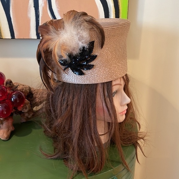 ?HP?Basket hat with feathers